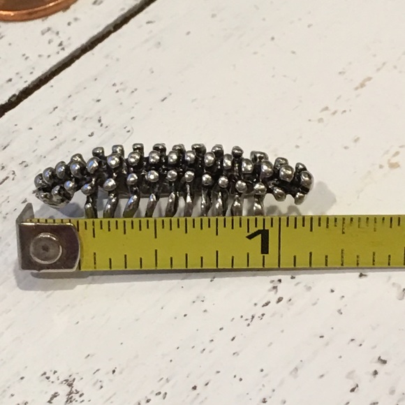 1X HP Rocker Spinal Chord Ear Cuff - Picture 8 of 8